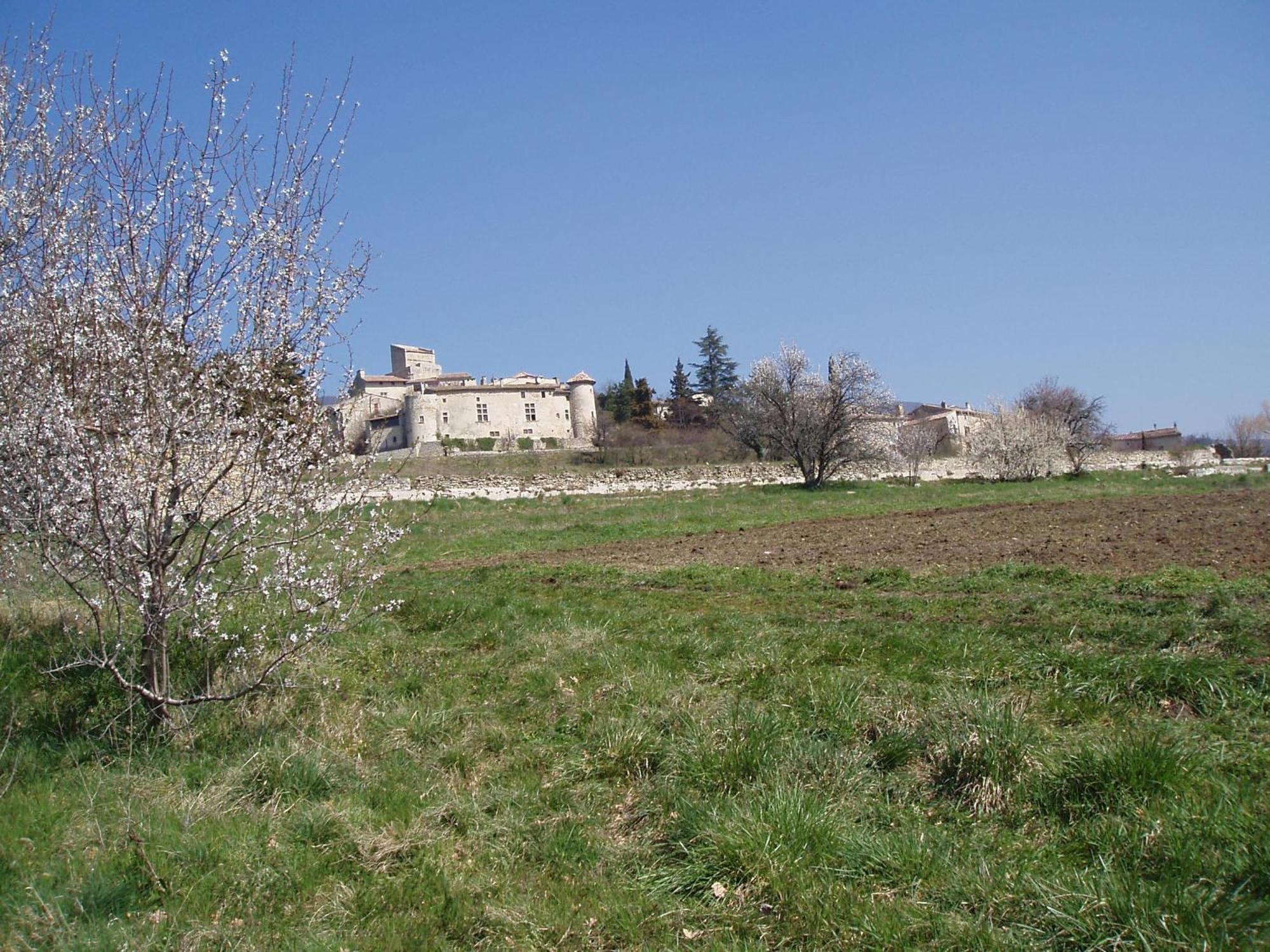 Logis Hotel Les Hospitaliers Le Poet-Laval Bagian luar foto