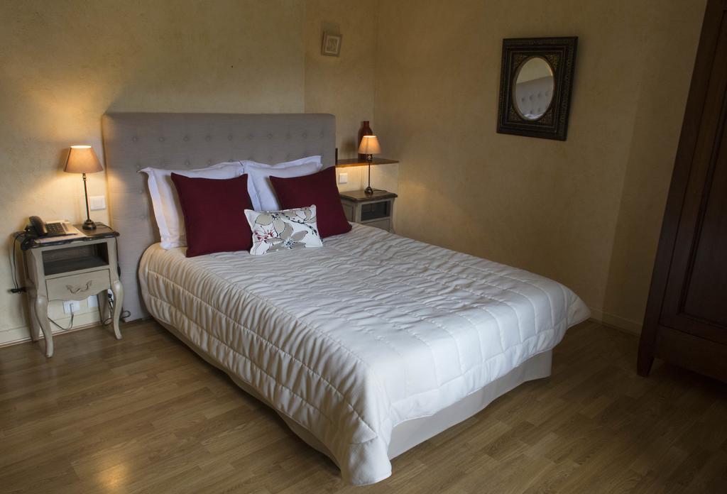 Logis Hotel Les Hospitaliers Le Poet-Laval Bagian luar foto
