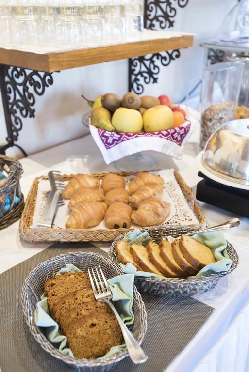 Logis Hotel Les Hospitaliers Le Poet-Laval Bagian luar foto