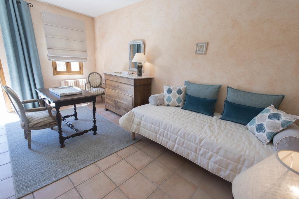 Logis Hotel Les Hospitaliers Le Poet-Laval Bagian luar foto