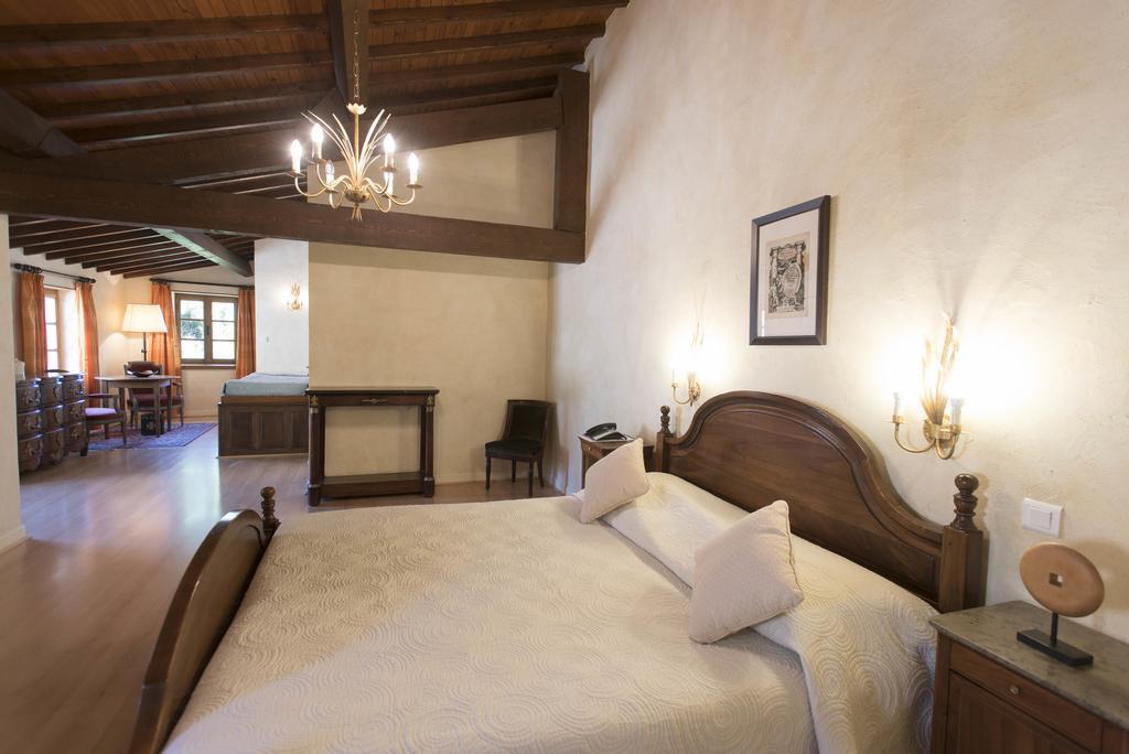 Logis Hotel Les Hospitaliers Le Poet-Laval Bagian luar foto