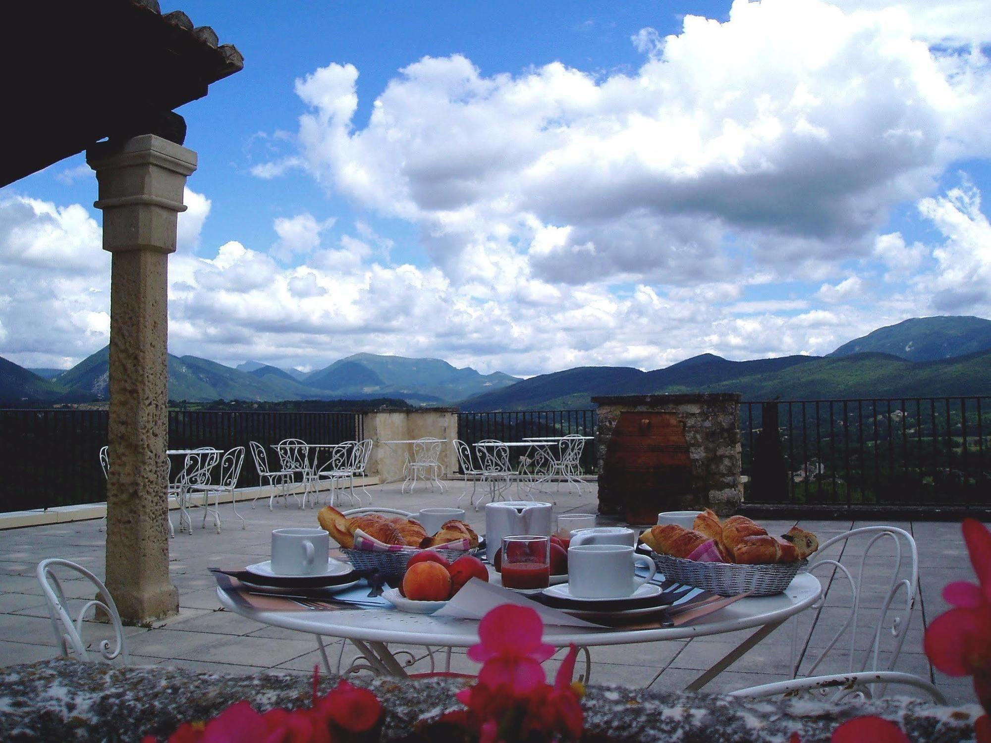 Logis Hotel Les Hospitaliers Le Poet-Laval Bagian luar foto