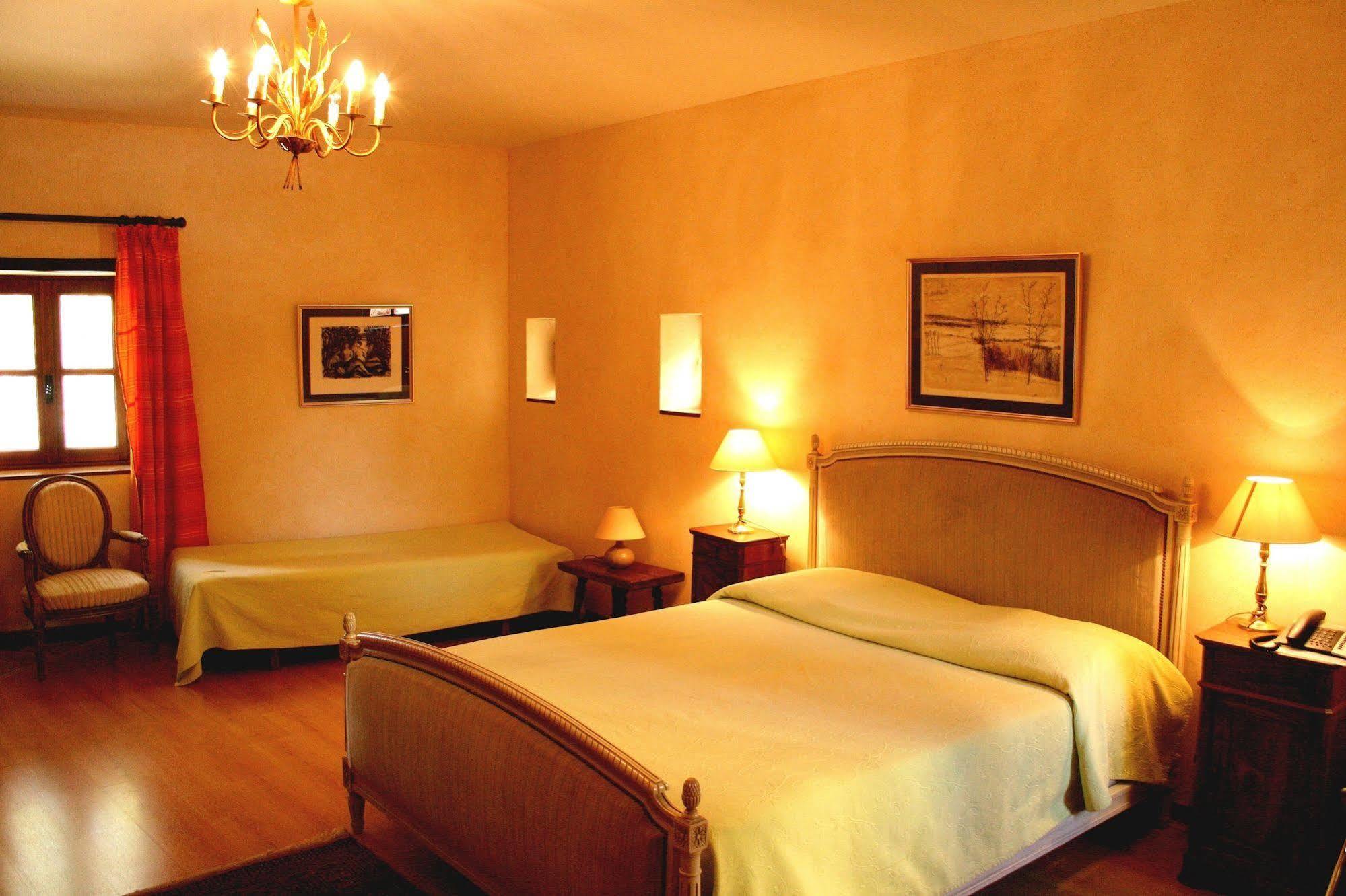 Logis Hotel Les Hospitaliers Le Poet-Laval Bagian luar foto