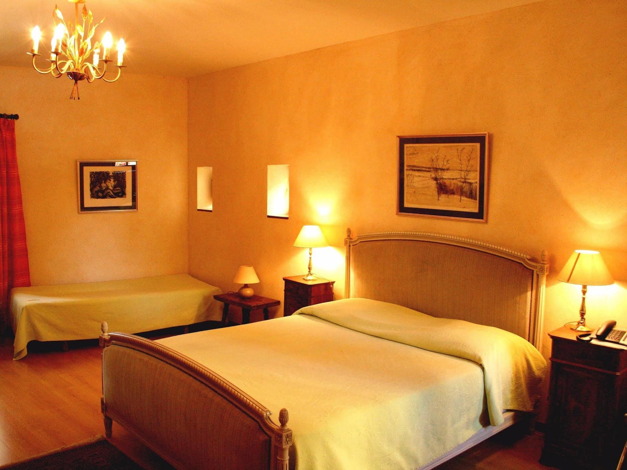 Logis Hotel Les Hospitaliers Le Poet-Laval Bagian luar foto